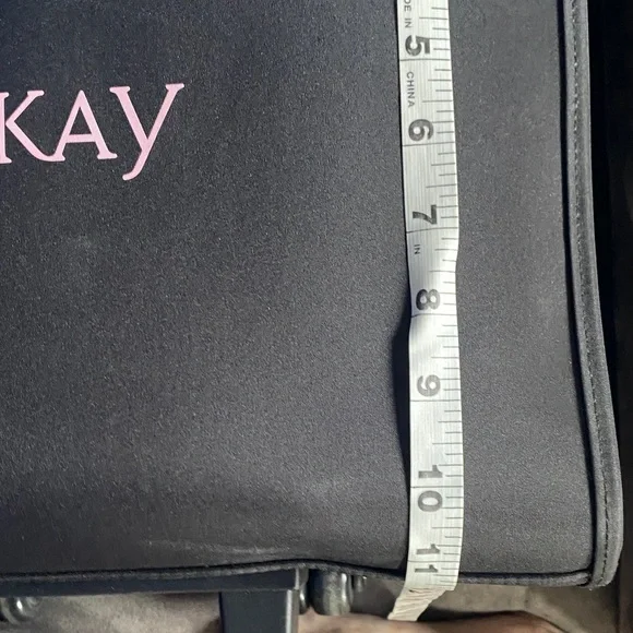 Mary Kay Black Cosmetic Bag Set with Pink Accents - Picture 7 of 15